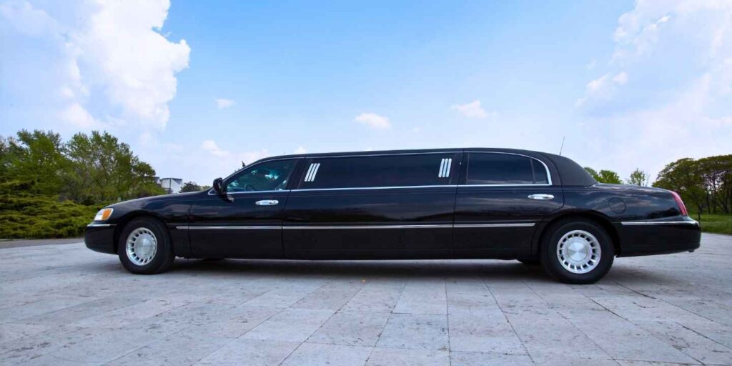 limo vs taxi for toronto airport comparing both vehicle types for pearson airport transfer