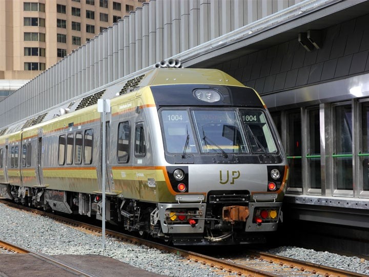 pearson union express train to aiprort